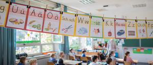 Dass die meisten Schüler wieder in den täglichen Präsenzunterricht zurückgekehrt sind, entlastet die Eltern signifikant.