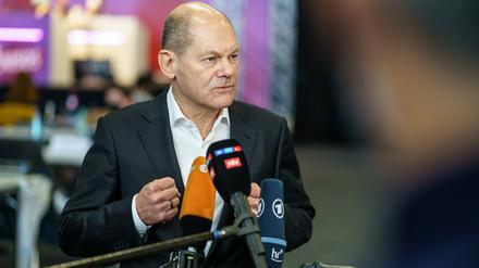Ballt entschlossen die Fäuste - aber tut der Kanzler im Wartestand auch genug gegen die Pandemie?