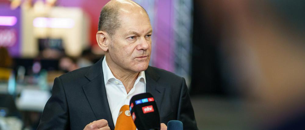 Ballt entschlossen die Fäuste - aber tut der Kanzler im Wartestand auch genug gegen die Pandemie?