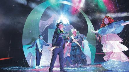 Christiane Rösinger (2. v. l.) spielt mit bei ihrem Stück nach dem Roman „Die Töchter Egalias“. 