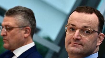 Bundesgesundheitsminister Jens Spahn und der Präsident des Robert-Koch-Instituts Lothar Wieler auf der Pressekonferenz zur Corona-Lage in Deutschland.
