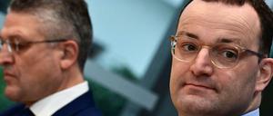 Bundesgesundheitsminister Jens Spahn und der Präsident des Robert-Koch-Instituts Lothar Wieler auf der Pressekonferenz zur Corona-Lage in Deutschland.