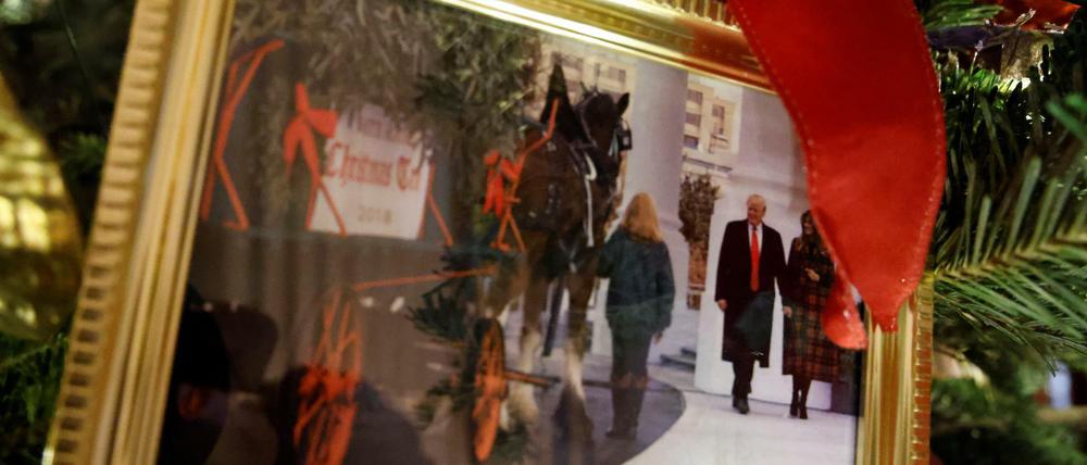 Kaum zu erkennen, aber Teil des Weihnachtsschmucks im Weißen Haus: Ex-Präsident Donald Trump.