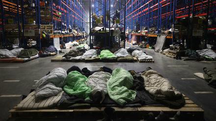In der Krise um Tausende Migranten in Belarus, die über die polnische Grenze in die EU wollen, setzt Machthaber Lukaschenko auf ein Einlenken Europas.
