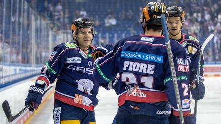Die Eisbären feiern einen überlegenen Sieg gegen Iserlohn.