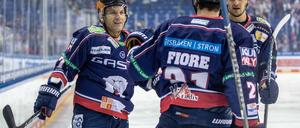 Die Eisbären feiern einen überlegenen Sieg gegen Iserlohn.