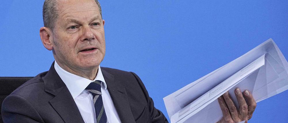 Olaf Scholz wird wohl der nächste Bundeskanzler. Hier präsentiert er nicht den Koalitionsvertrag, sondern die neuen Coronamaßnahmen.