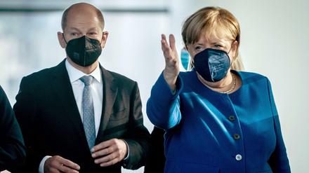 Das geht es lang: Bundeskanzlerin Angela Merkel und ihr designierter Nachfolger Olaf Scholz plädieren für Verschärfungen der Corona-Maßnahmen.
