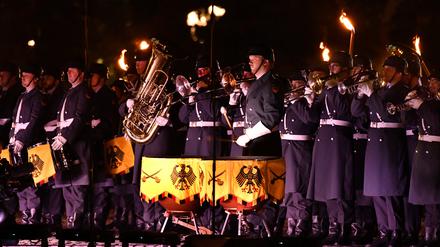 Das Stabsmusikkorps der Bundeswehr wird zu Merkels Abschied unter anderem Lieder von Hildegard Knef und Nina Hagen spielen.