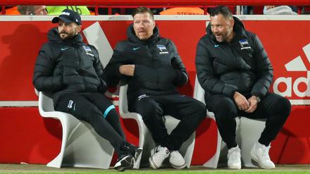 Und tschüss. Cheftrainer Pal Dardai und seine Assistenten Andreas 'Zecke' Neuendorf sowie Admir Hamzagić (von rechts nach links) wurden von ihren Aufgaben bei Herthas Profis entbunden.