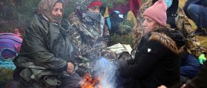 Nach offiziellen Angaben aus Belarus hat Staatschef Lukaschenko viele Migranten in ihre Herkunftsländer zurückfliegen lassen. Tausende versuchen weiter, über die EU-Außengrenze nach Polen zu kommen. 