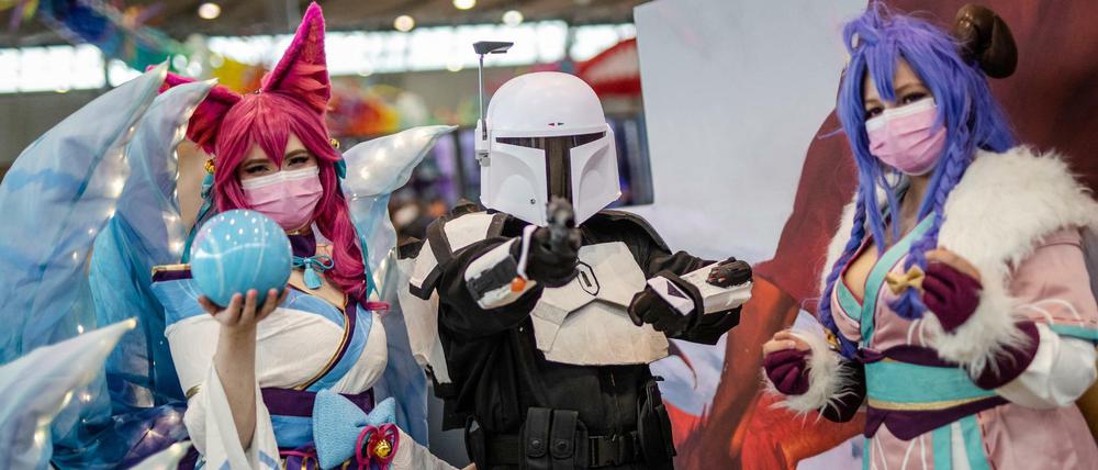 Maskenball: Verkleidete Besucher:innen der Comic- und Fantasymesse "Comic Con Germany". 