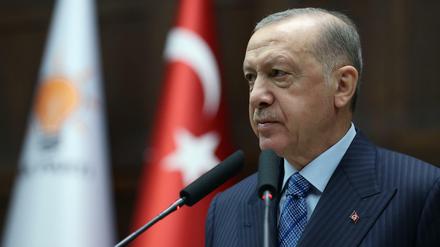 Der türkische Präsident Recep Tayyip Erdogan steht unter Druck und tauscht schon wieder den Finanzminister aus.