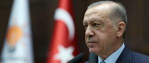 Der türkische Präsident Recep Tayyip Erdogan steht unter Druck und tauscht schon wieder den Finanzminister aus.