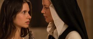 Novizin Bartolomea (Daphné Patakia) und Schwester Benedetta (Virginie Efira) kommen sich näher.