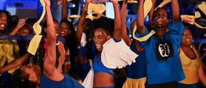 Tänzer treten während der Zeremonie auf, um die Geburt einer neuen Republik in Barbados zu feiern.