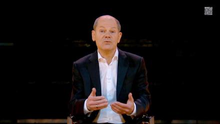 Der designierte Kanzler Olaf Scholz (SPD) tritt in der Sendung von Joko und Klaas bei ProSieben zum Impfen auf.