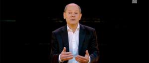 Der designierte Kanzler Olaf Scholz (SPD) tritt in der Sendung von Joko und Klaas bei ProSieben zum Impfen auf.