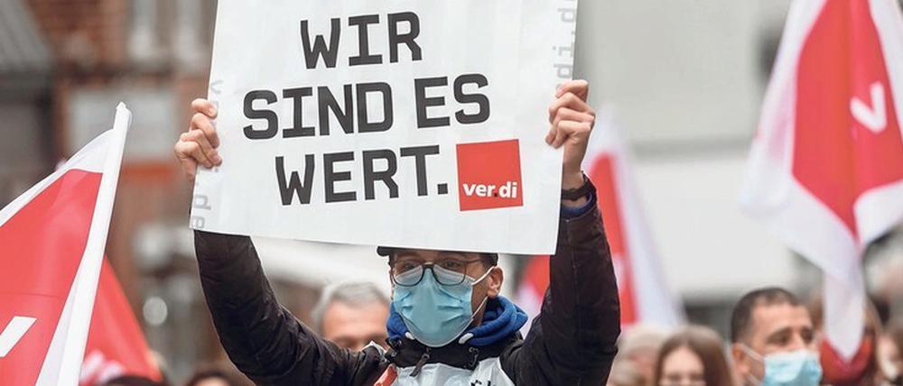 Mit Warnstreiks im gesamten Bundesgebiet hat Verdi in den vergangenen Wochen versucht, Druck auf die Arbeitgeber zu machen. Ein schwieriges Unterfangen in Coronazeiten. 
