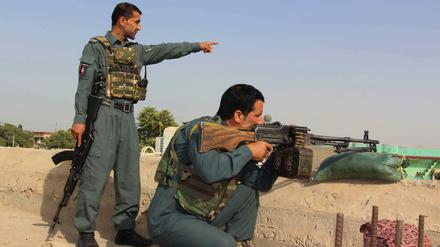 Mitglieder der afghanischen Sicherheitskräfte. Die USA, die Europäische Union und weitere Staaten sind besorgt über Berichte von Menschenrechtsorganisationen, nach denen in Afghanistan ehemalige Sicherheitskräfte verschwunden sind oder exekutiert wurden.