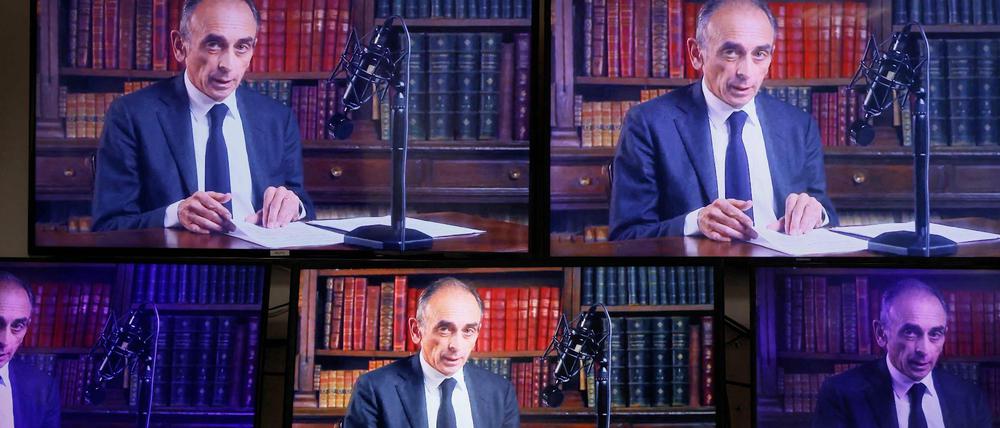Der Rechtsextreme Eric Zemmour bei seiner Videobotschaft am Dienstag.