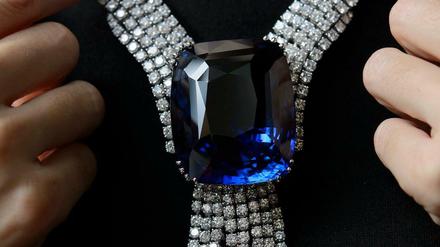 Ein Saphir gehört auch zu dem Fund des Bergsteigers (Symbolfoto).