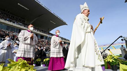 Papst Franziskus bei der Heiligen Messe im GSP-Stadion in Nikosia.