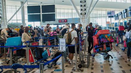 Abreise am Flughafen Kapstadt: Viele Urlauber wollen weg. 