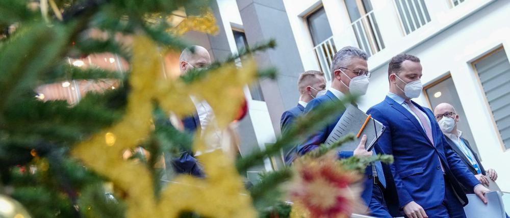 Jens Spahn ( und Lothar H. Wieler nach der heutigen Pressekonferenz zur Entwicklung in der Corona-Pandemie.