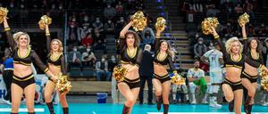 Beim Volleys-Spiel waren erstmals wieder Cheerleaderinnen dabei.