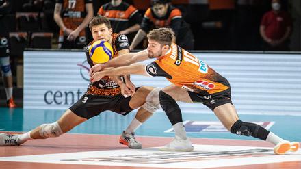 Dank der Verpflichtung von Ruben Schott (l.) und Santiago Danani sind die Volleys in der Annahme mittlerweile stabiler.