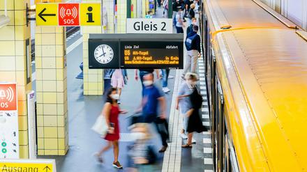 Rund 500 Berliner:innen müssen jährlich wegen Fahrens ohne Fahrschein eine sogenannte Ersatzfreiheitsstrafe absitzen. 