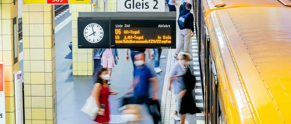 Rund 500 Berliner:innen müssen jährlich wegen Fahrens ohne Fahrschein eine sogenannte Ersatzfreiheitsstrafe absitzen. 