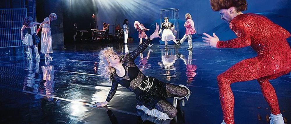 Die reine Provo-Lust. Performerin Daisy Phillips.