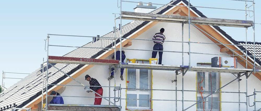 Fachkräfte gesucht. Ohne Handwerker keine energetische Gebäudesanierung und kein Klimaschutz. 