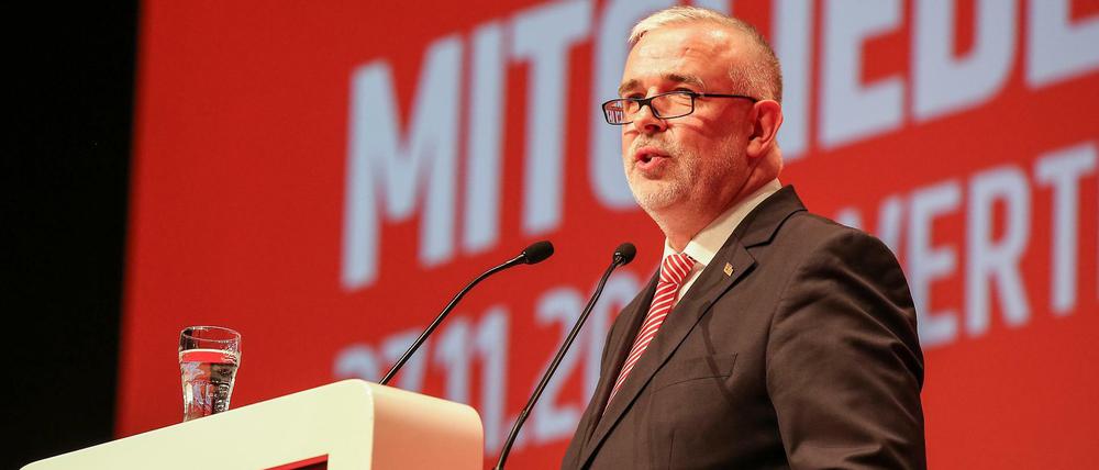 Unions Präsident Dirk Zingler hat viel vor mit dem 1. FC Union - trotz der Pandemie will der Verein weiter in die Infrastruktur investieren.