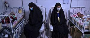 Viele Kinder in Afghanistan sind lebensgefährlich unterernährt und müssen in Kliniken versorgt werden.