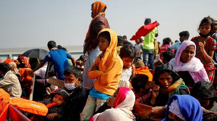 Rohingya-Geflüchtete bei einer Überfahrt in Bangladesh im Jahr 2020.