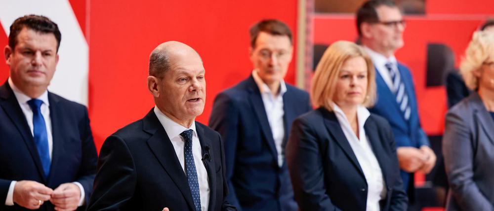 Der designierte Bundeskanzler Olaf Scholz und seine künftige SPD-Minister