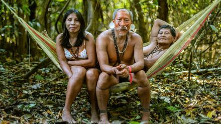 Kana (38), Iva (57) und Tume (62), Brasilien: „Wir hören weiße Menschen immer sagen: mi amor, mi amor, aber bei uns sagen wir sowas nicht. Wir wissen nicht, was Liebe ist. So etwas gibt es hier nicht.“