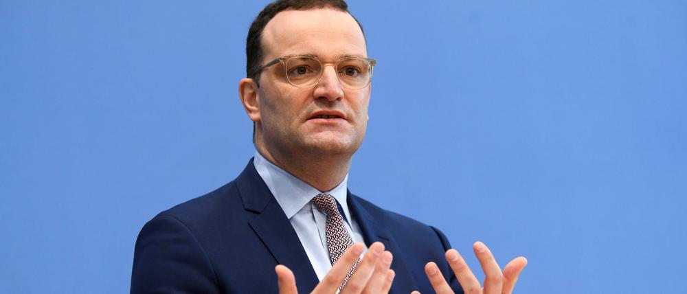 Der scheidende Gesundheitsminister Jens Spahn sieht derzeit keine Notwendigkeit für weitere Kontrollen.