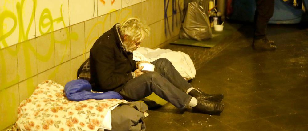 Obdachlose sind durch den Mangel an Corona-Schnelltests besonders betroffen.