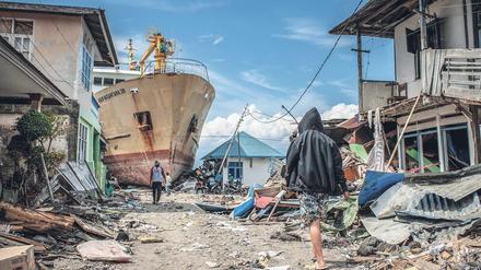 Land unter. Nach einem Erdbeben mit Tsunami im indonesischen Zentralsulawesi ist im Dorf Wani ein Schiff gestrandet (Oktober 2018).