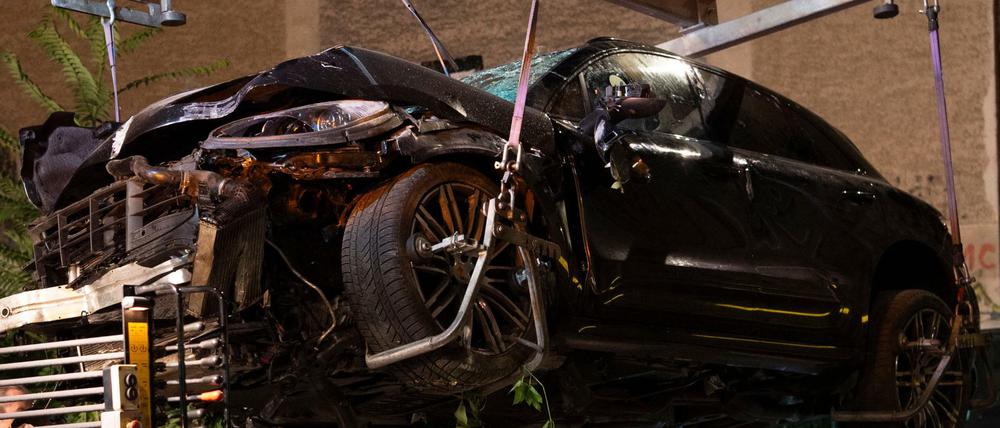 Totalschaden: Nach einem schweren Unfall steht der Angeklagte nun vor Gericht.