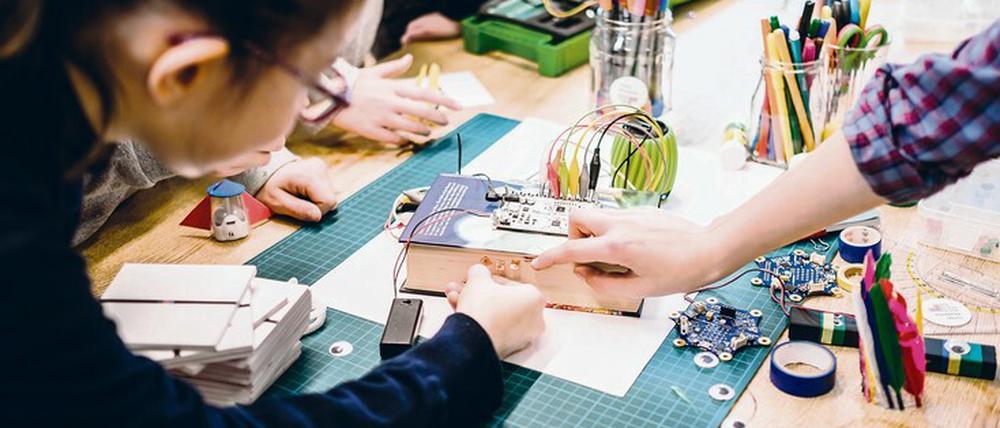 Lust am Tüfteln. In der Good-Lab-Werkstatt lernen Kinder einen spielerischen Umgang mit digitalen Werkzeugen. 