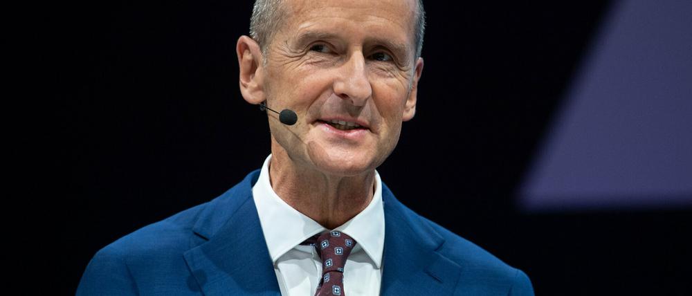 Herbert Diess bleibt nach den Wolfsburger Chaostagen Vorstandsvorsitzender von Volkswagen - mit weniger Einfluss auf das operative Geschäft. Foto: Sven Hoppe/dpa
