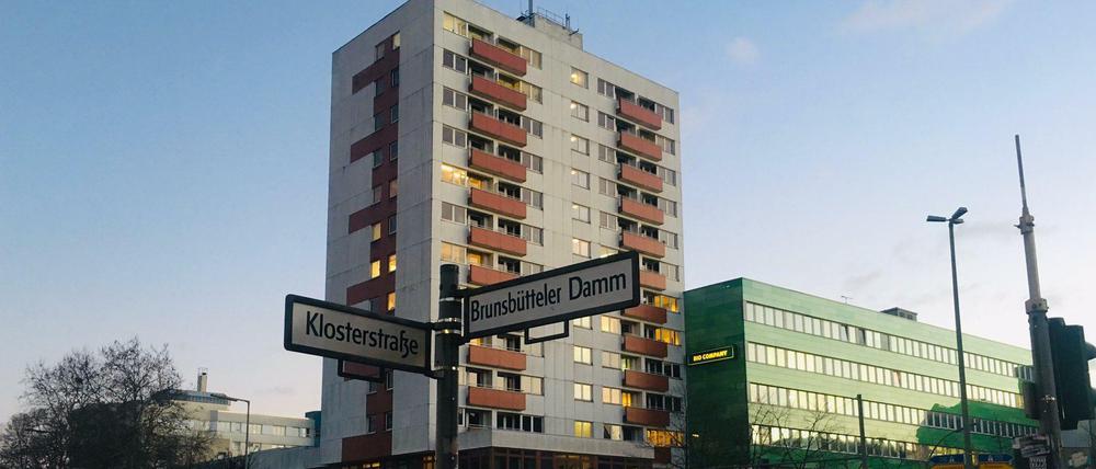 Allein 150 Leute vom Jugendamt arbeiten darin. Die Büros waren früher einzelne Wohnungen. Für Publikumsverkehr ist es nicht gut.