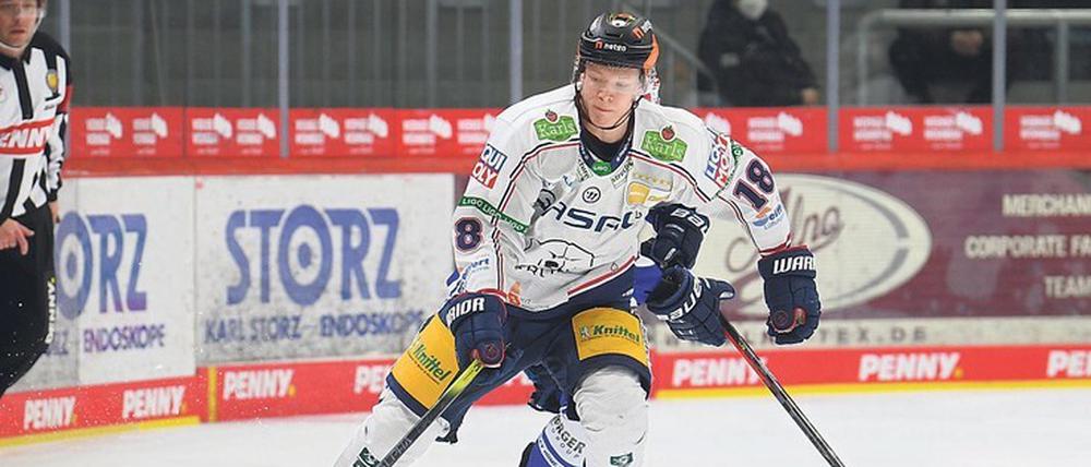 Mal so, mal so. Jonas Müller spielte wie seine Kollegen beim 4:0 in Schwenningen 60 Minuten lang hochkonzentriert. Zuvor gegen die DEG hatten die Eisbären noch sieben Gegentreffer kassiert, auch der Berliner Nationalverteidiger hatte daran seinen Anteil. 