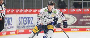 Mal so, mal so. Jonas Müller spielte wie seine Kollegen beim 4:0 in Schwenningen 60 Minuten lang hochkonzentriert. Zuvor gegen die DEG hatten die Eisbären noch sieben Gegentreffer kassiert, auch der Berliner Nationalverteidiger hatte daran seinen Anteil. 