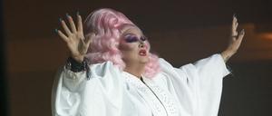 Der US-Pastor Craig Duke als Draq-Queen in der HBO-Show "We're Here".